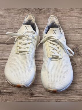 Flux Footwear Adapt Runner Sand Gum Womens Size 11 Athletic Knit Shoes Sneakers